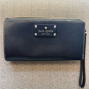Kate Spade  Outlet Black Zipper Wrislet  Like New
